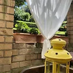 Confortevole Bilocale Giardino Doppio Parcheggio アパート *
