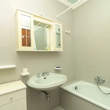 Confortevole Bilocale Giardino Doppio Parcheggio Apartmán Punta Ala